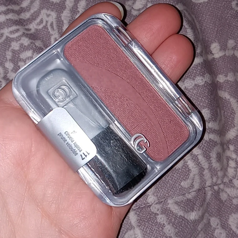 New Sealed COVERGIRL BLUSH #117 Plum Plush